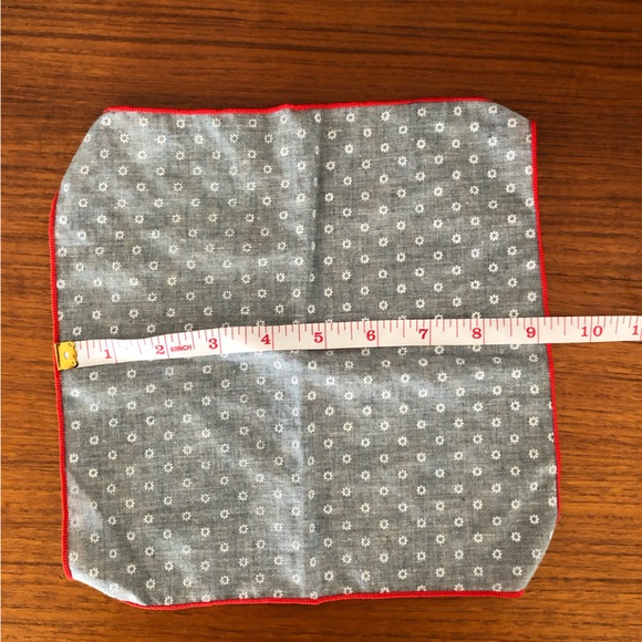 Grey cotton pocket square - Picture 2 of 2